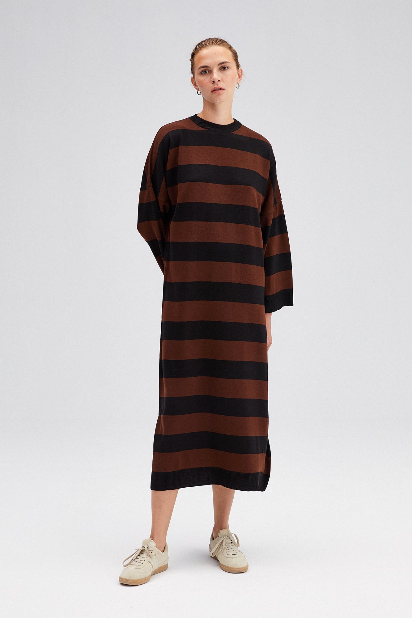 BROWN - STRIPED OVERSIZE KNITTED DRESS